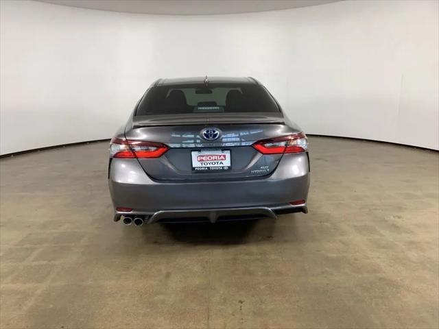 2022 Toyota Camry SE Hybrid