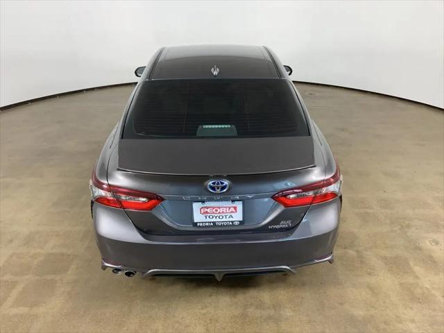 2022 Toyota Camry SE Hybrid