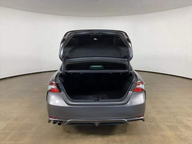 2022 Toyota Camry SE Hybrid