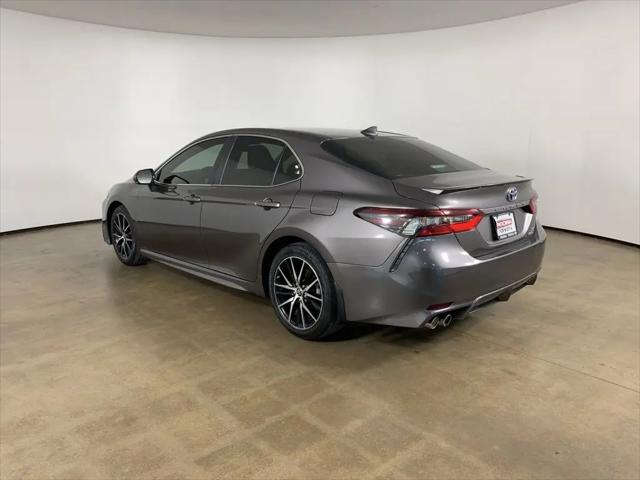 2022 Toyota Camry SE Hybrid