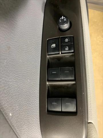 2022 Toyota Camry SE Hybrid