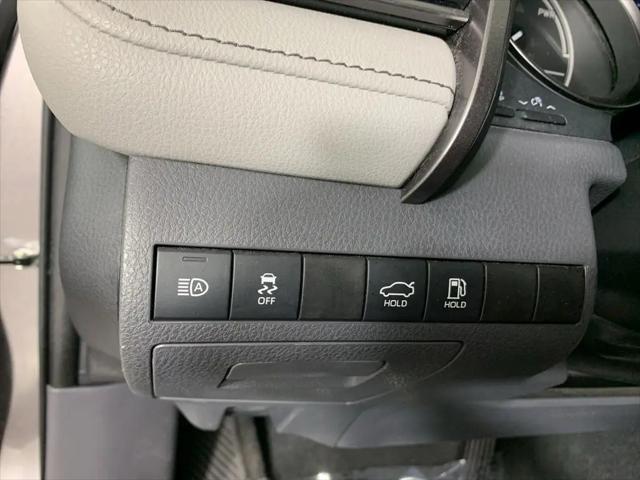 2022 Toyota Camry SE Hybrid