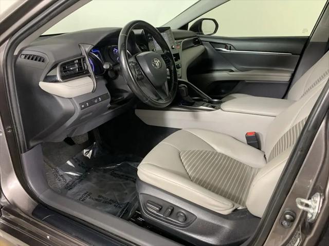 2022 Toyota Camry SE Hybrid