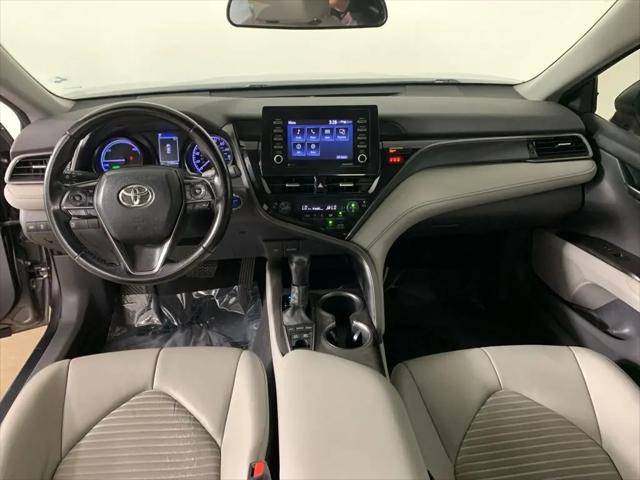 2022 Toyota Camry SE Hybrid