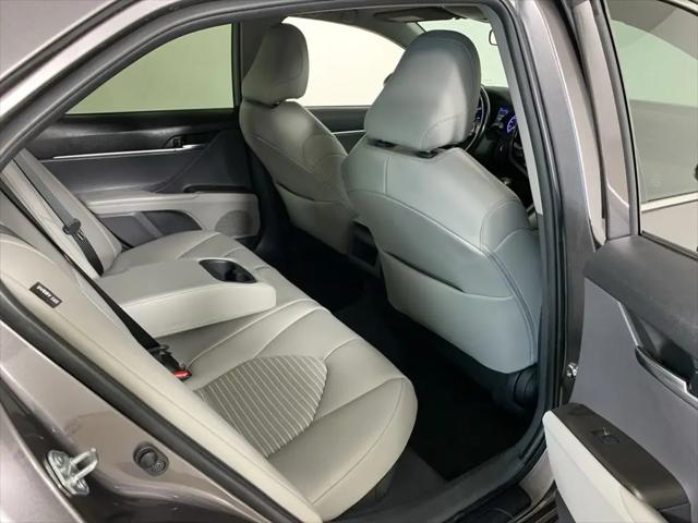 2022 Toyota Camry SE Hybrid