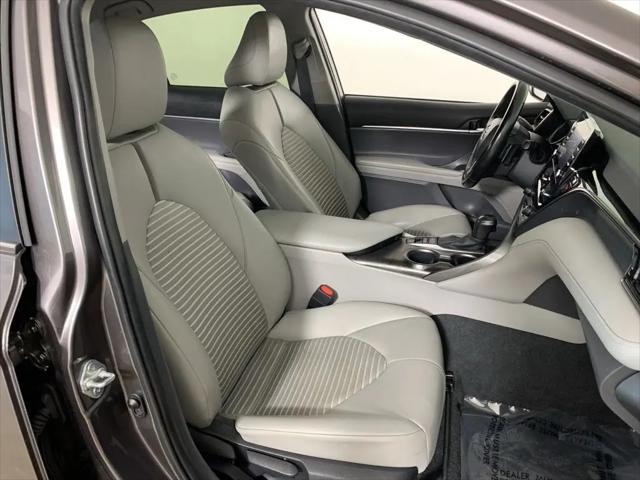 2022 Toyota Camry SE Hybrid