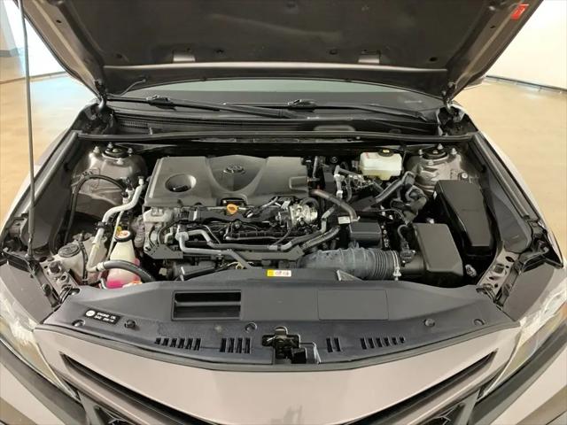 2022 Toyota Camry SE Hybrid