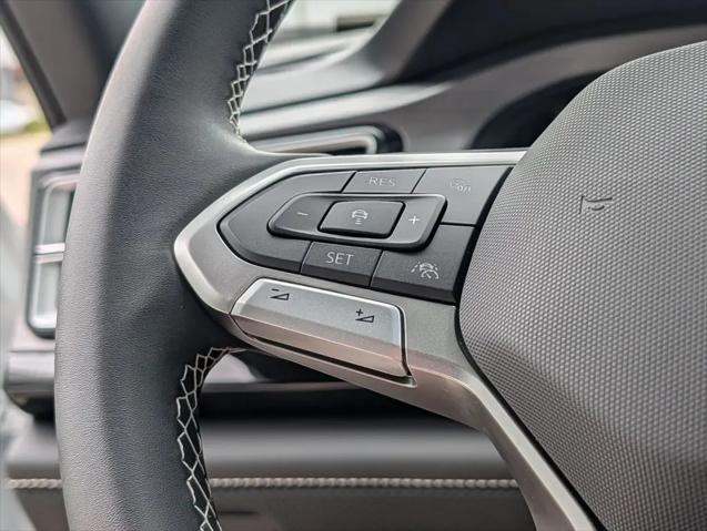 2026 Volkswagen Atlas Cross Sport SE with Technology