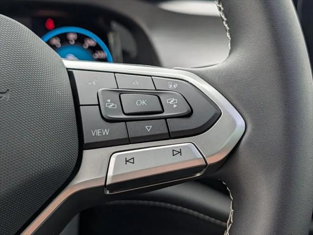 2026 Volkswagen Atlas Cross Sport SE with Technology