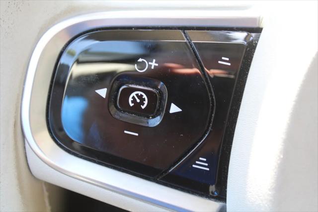 2017 Volvo XC90 T5 Momentum