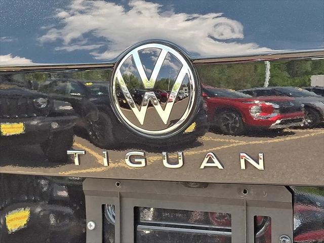 2023 Volkswagen Tiguan 2.0T SE R-Line Black