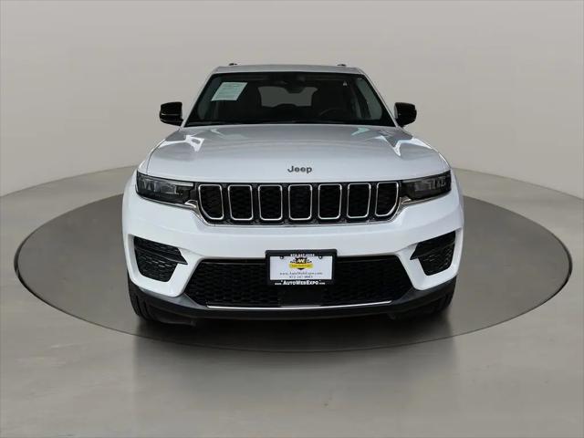2024 Jeep Grand Cherokee Laredo 4x2