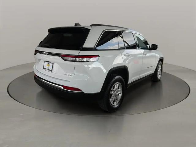 2024 Jeep Grand Cherokee Laredo 4x2