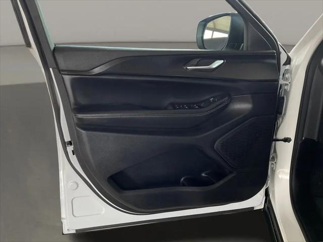 2024 Jeep Grand Cherokee Laredo 4x2