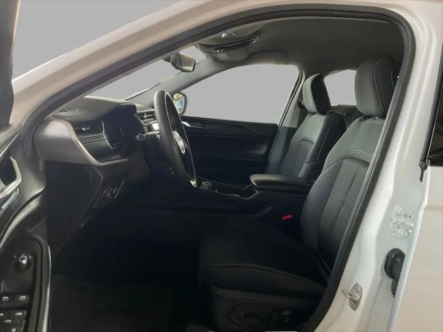 2024 Jeep Grand Cherokee Laredo 4x2