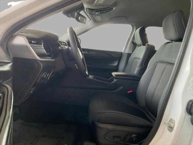 2024 Jeep Grand Cherokee Laredo 4x2