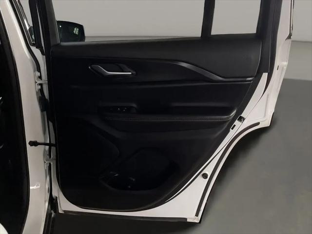 2024 Jeep Grand Cherokee Laredo 4x2