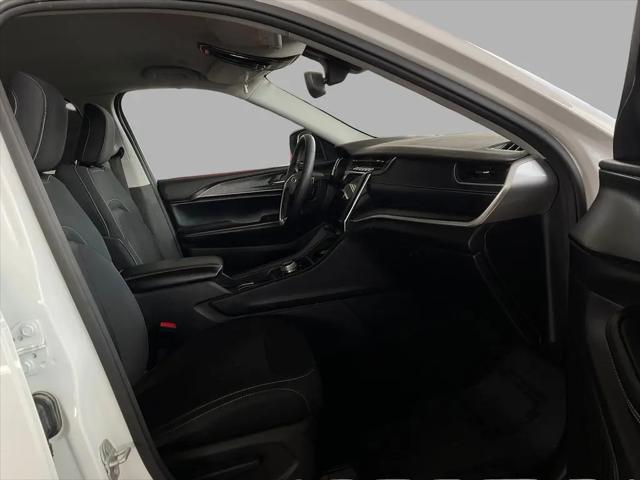 2024 Jeep Grand Cherokee Laredo 4x2