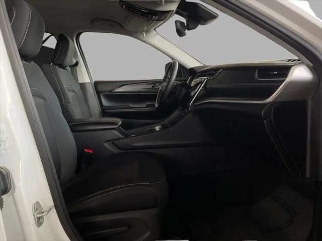 2024 Jeep Grand Cherokee Laredo 4x2