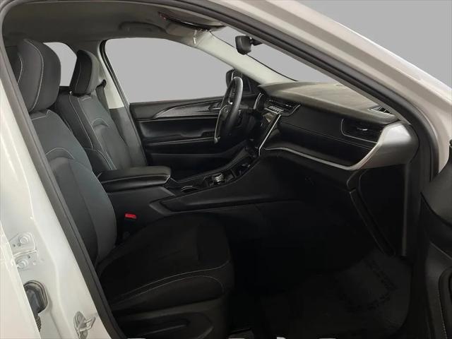 2024 Jeep Grand Cherokee Laredo 4x2