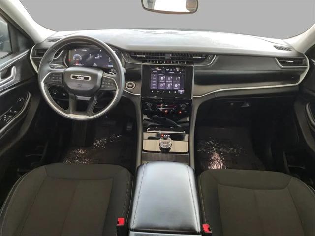 2024 Jeep Grand Cherokee Laredo 4x2