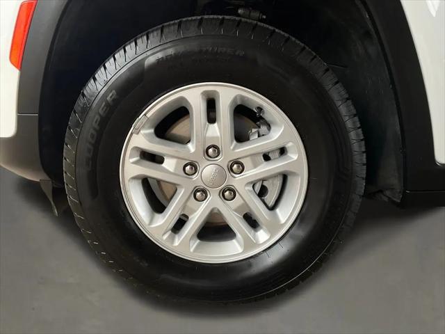 2024 Jeep Grand Cherokee Laredo 4x2