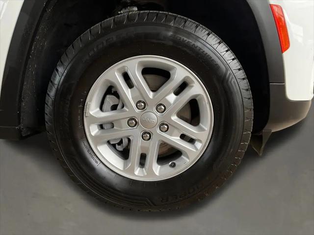 2024 Jeep Grand Cherokee Laredo 4x2