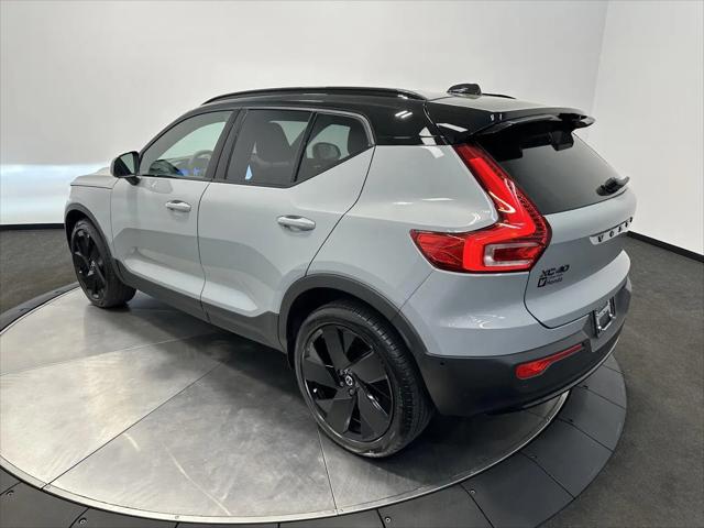 2026 Volvo XC40 Black Edition Ultra, B5 AWD Gas (mild hybrid)