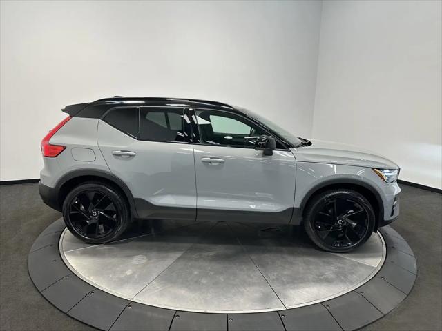 2026 Volvo XC40 Black Edition Ultra, B5 AWD Gas (mild hybrid)