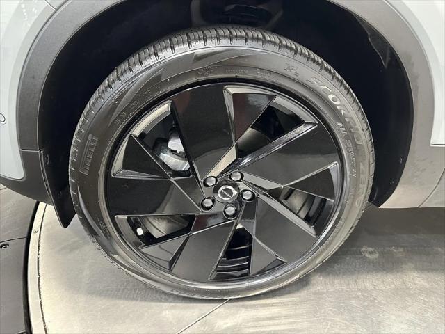 2026 Volvo XC40 Black Edition Ultra, B5 AWD Gas (mild hybrid)