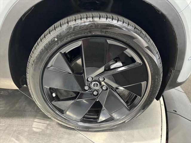 2026 Volvo XC40 Black Edition Ultra, B5 AWD Gas (mild hybrid)