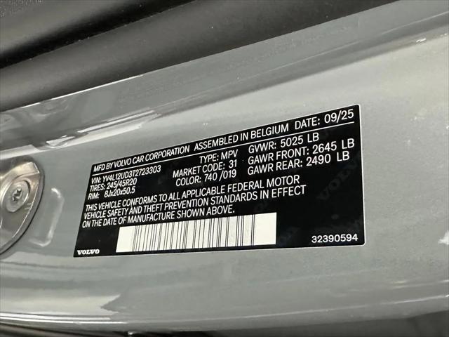 2026 Volvo XC40 Black Edition Ultra, B5 AWD Gas (mild hybrid)