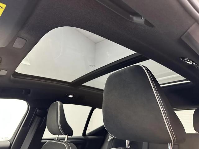 2026 Volvo XC40 Black Edition Ultra, B5 AWD Gas (mild hybrid)