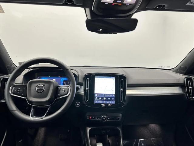 2026 Volvo XC40 Black Edition Ultra, B5 AWD Gas (mild hybrid)