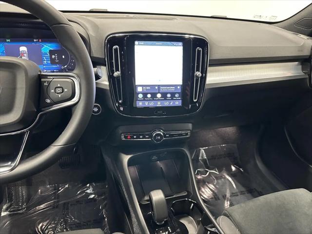 2026 Volvo XC40 Black Edition Ultra, B5 AWD Gas (mild hybrid)