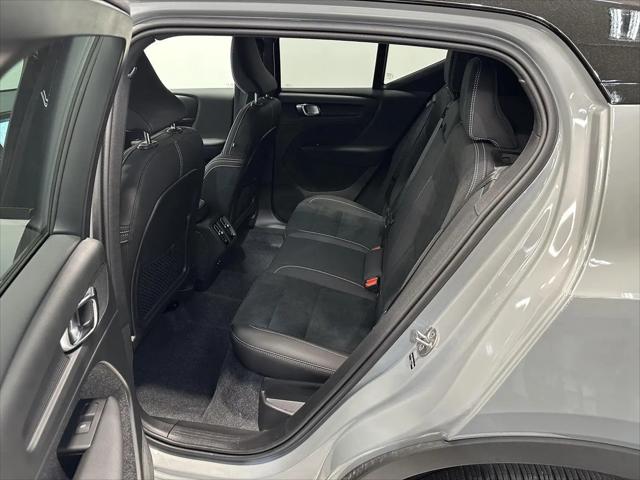 2026 Volvo XC40 Black Edition Ultra, B5 AWD Gas (mild hybrid)
