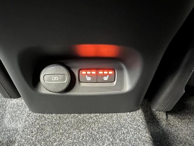 2026 Volvo XC40 Black Edition Ultra, B5 AWD Gas (mild hybrid)