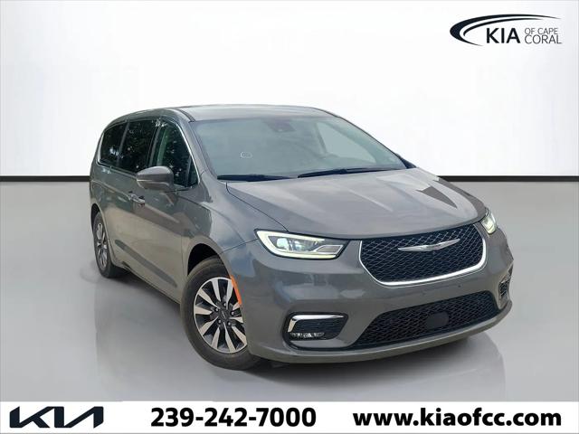 2022 Chrysler Pacifica Hybrid Touring L for sale in Cape Coral, FL