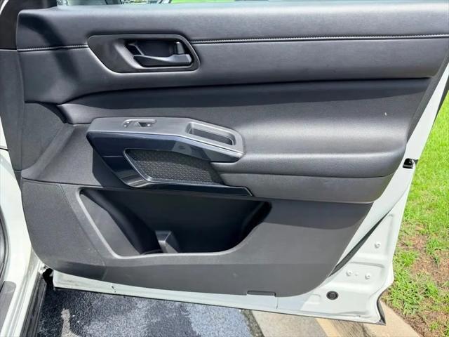 2024 Nissan Pathfinder SV FWD