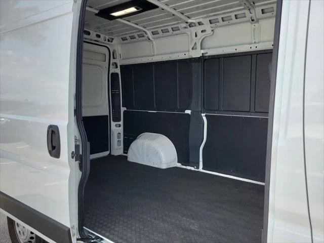 2025 Ram ProMaster 2500 Cargo Van Tradesman High Roof 136" WB w/Pass Seat