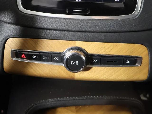 2023 Volvo XC90 B6 Core
