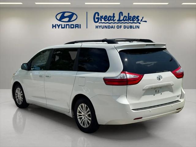 2017 Toyota Sienna XLE 8 Passenger