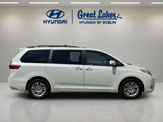 2017 Toyota Sienna XLE 8 Passenger