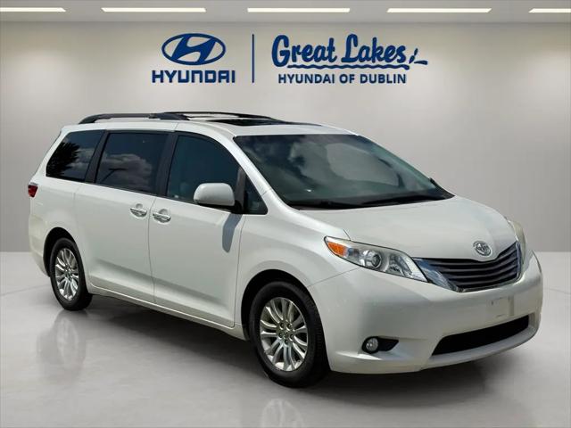 2017 Toyota Sienna XLE 8 Passenger