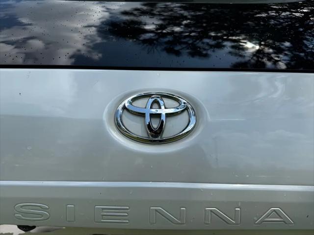 2017 Toyota Sienna XLE 8 Passenger