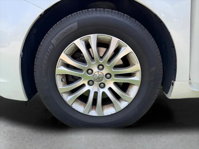 2017 Toyota Sienna XLE 8 Passenger