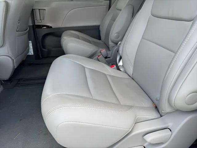 2017 Toyota Sienna XLE 8 Passenger