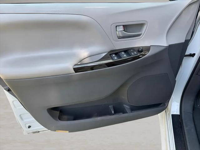 2017 Toyota Sienna XLE 8 Passenger