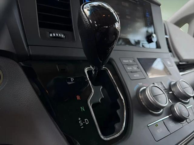 2017 Toyota Sienna XLE 8 Passenger