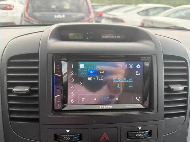 2012 Kia Sedona LX